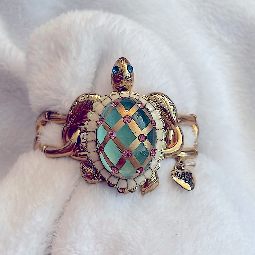 BETSEY JOHNSON SEA EXCURSION TURTLE BRACELET W/ COMPARTMENT & CHARM- NEVER WORN